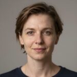 Портрет Зарины, участницы женского татарского исламского клуба Сары Садыковой с уверенным и дружелюбным взглядом